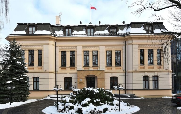 Polish President Turns Plane Around as Top Court Chief’s Suspension Deepens Judicial Crisis